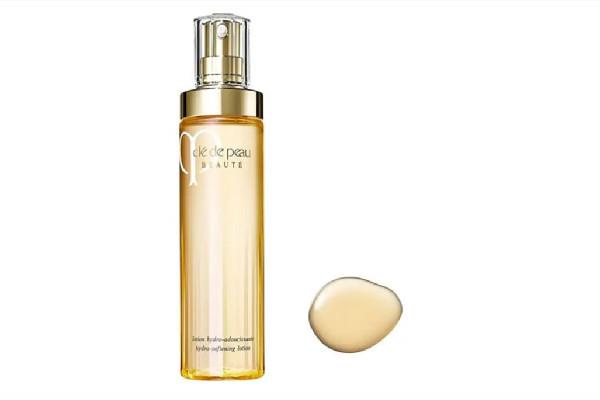 保湿水和精华水有什么区别 保湿水是晚上还是白天用 保湿水和精华水有什么区别 保湿水是晚上还是白天用