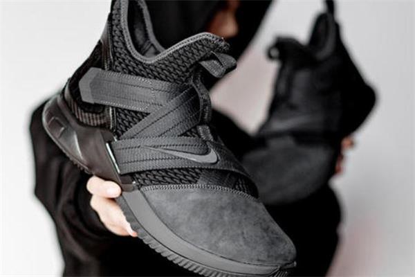 耐克詹姆斯士兵12缓震好吗 士兵12值得入手吗 耐克詹姆斯士兵12缓震好吗 士兵12值得入手吗