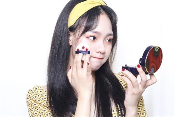 雅诗兰黛沁水气垫怎么用 雅诗兰黛沁水气垫使用步骤 雅诗兰黛沁水气垫怎么用 雅诗兰黛沁水气垫使用步骤