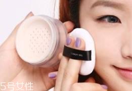 定妆粉用多了会怎么样?妆效厚重不透气 定妆粉用多了会怎么样?妆效厚重不透气