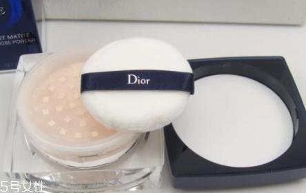 定妆粉用多了会怎么样?妆效厚重不透气 定妆粉用多了会怎么样?妆效厚重不透气