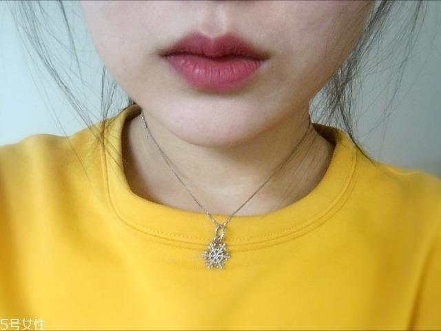 阿玛尼红管501唇釉好看吗 阿玛尼红管501试色 阿玛尼红管501唇釉好看吗 阿玛尼红管501试色