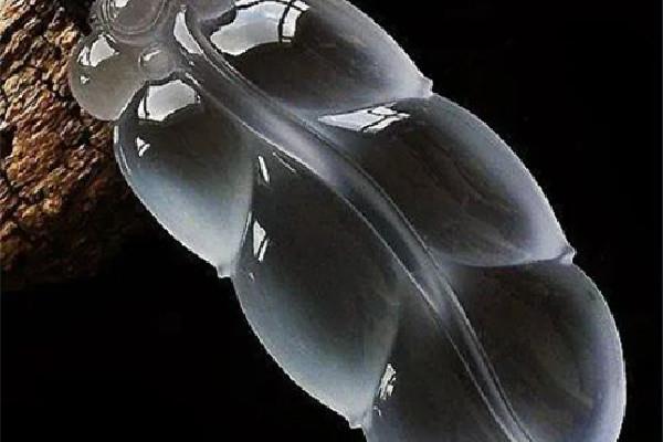 玻璃种翡翠有收藏价值吗 玻璃种翡翠和冰种翡翠哪个好 玻璃种翡翠有收藏价值吗 玻璃种翡翠和冰种翡翠哪个好