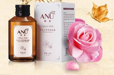 玫瑰纯露可以当爽肤水用吗 玫瑰纯露和爽肤水哪个好 玫瑰纯露可以当爽肤水用吗 玫瑰纯露和爽肤水哪个好