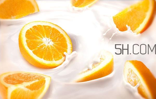 牛奶洗脸对皮肤好吗 早晚用牛奶洗脸好吗 牛奶洗脸对皮肤好吗 早晚用牛奶洗脸好吗