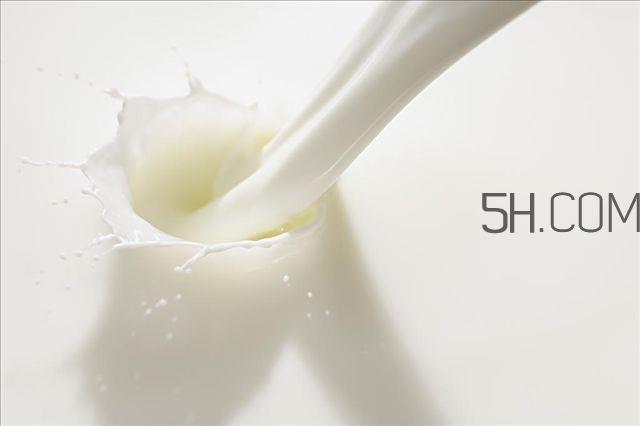 牛奶洗脸对皮肤好吗 早晚用牛奶洗脸好吗 牛奶洗脸对皮肤好吗 早晚用牛奶洗脸好吗