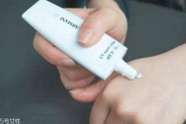 阿玛尼唇釉怎么看日期 阿玛尼彩妆的保质期 阿玛尼唇釉怎么看日期 阿玛尼彩妆的保质期