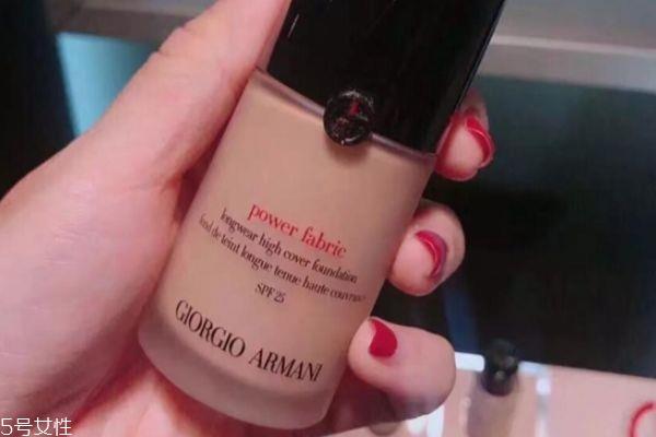 阿玛尼唇釉怎么看日期 阿玛尼彩妆的保质期 阿玛尼唇釉怎么看日期 阿玛尼彩妆的保质期