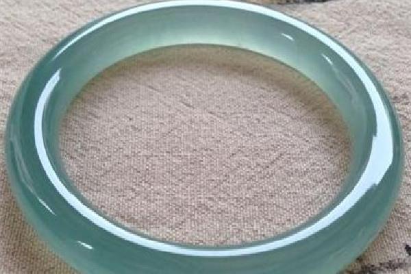 翡翠手镯怎么选才是最好的 翡翠手镯怎么看品质 翡翠手镯怎么选才是最好的 翡翠手镯怎么看品质