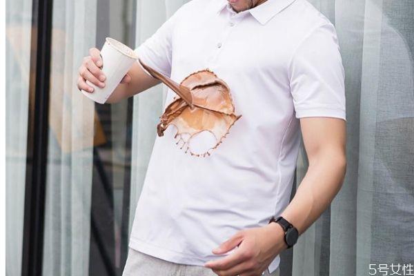 t恤怎么晾晒肩部不变形 t恤晾晒肩部不变形的方法 t恤怎么晾晒肩部不变形 t恤晾晒肩部不变形的方法