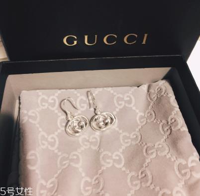 耳环对耳朵有伤害吗?耳环对耳朵有影响吗 耳环对耳朵有伤害吗?耳环对耳朵有影响吗