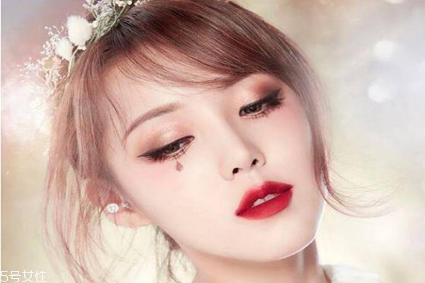 美瞳怎样佩戴眼睛比较舒适 什么美瞳舒适不伤眼睛 美瞳怎样佩戴眼睛比较舒适 什么美瞳舒适不伤眼睛