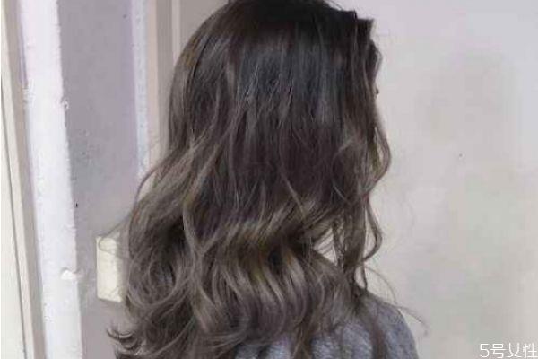 什么人适合染冷棕色 冷棕色和暖棕色的区别 什么人适合染冷棕色 冷棕色和暖棕色的区别