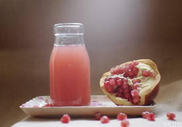 石榴汁敷脸要不要洗掉 用石榴汁敷脸需要注意什么 石榴汁敷脸要不要洗掉 用石榴汁敷脸需要注意什么