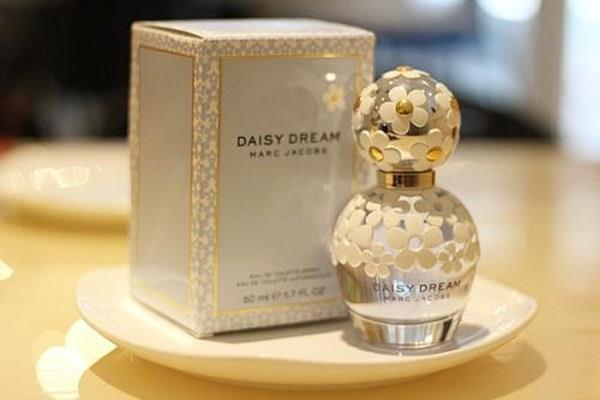 香水的前调是什么意思 香水的中调是什么意思 香水的前调是什么意思 香水的中调是什么意思