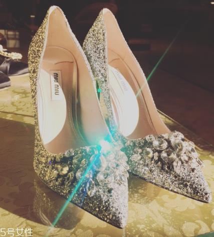 婚鞋一定要红色吗?婚鞋的颜色讲究 婚鞋一定要红色吗?婚鞋的颜色讲究