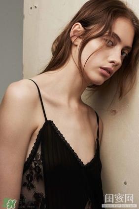 烟熏玫瑰色是什么颜色?烟熏玫瑰色唇膏口红试色 烟熏玫瑰色是什么颜色?烟熏玫瑰色唇膏口红试色