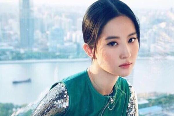 初学化妆怎样画眼影 牢记三不要原则 初学化妆怎样画眼影 牢记三不要原则