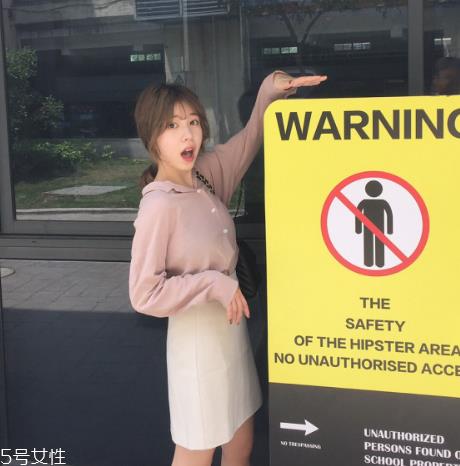 黑茶色适合长发吗 黑茶色适合男生吗 黑茶色适合长发吗 黑茶色适合男生吗