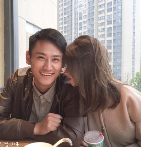 黑茶色适合长发吗 黑茶色适合男生吗 黑茶色适合长发吗 黑茶色适合男生吗