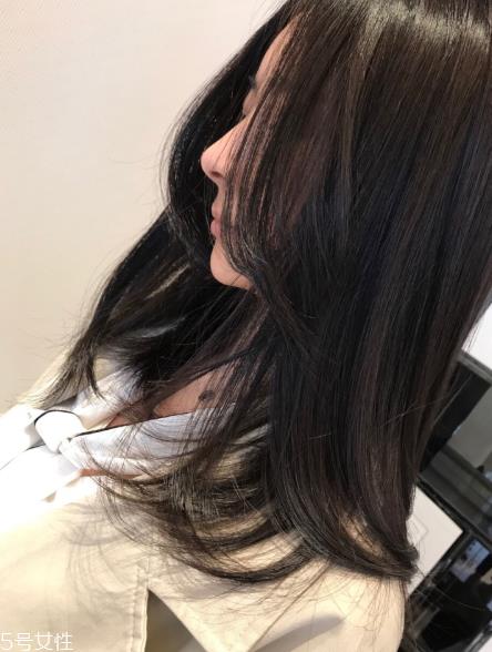 黑茶色适合长发吗 黑茶色适合男生吗 黑茶色适合长发吗 黑茶色适合男生吗