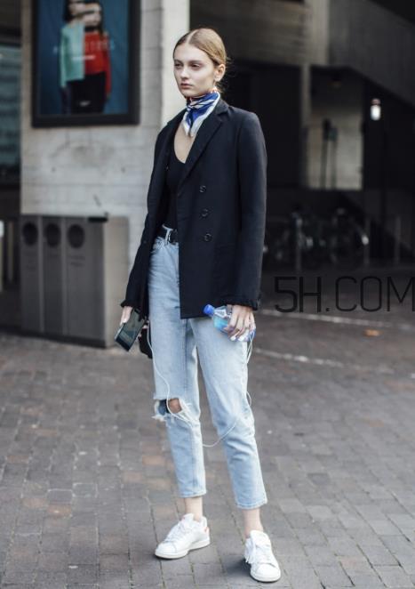 西装配运动鞋好看吗?西装配运动鞋怎么穿? 西装配运动鞋好看吗?西装配运动鞋怎么穿?