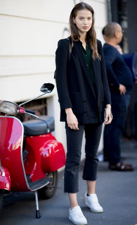 西装配运动鞋好看吗?西装配运动鞋怎么穿? 西装配运动鞋好看吗?西装配运动鞋怎么穿?