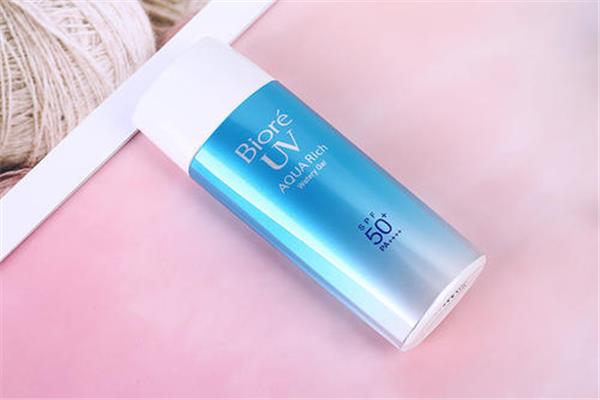 碧柔防晒霜和安耐晒金瓶哪个比较好 碧柔防晒霜怎么辨别真假 碧柔防晒霜和安耐晒金瓶哪个比较好 碧柔防晒霜怎么辨别真假