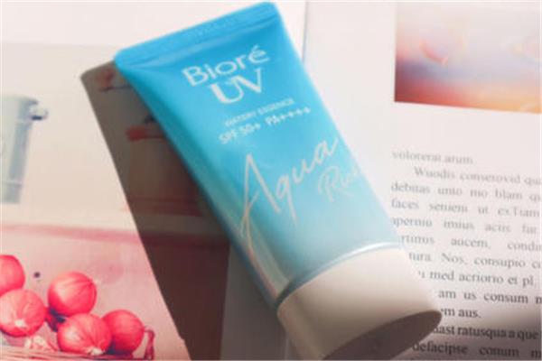 碧柔防晒霜和安耐晒金瓶哪个比较好 碧柔防晒霜怎么辨别真假 碧柔防晒霜和安耐晒金瓶哪个比较好 碧柔防晒霜怎么辨别真假