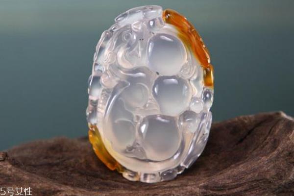 冰彩玉髓一般值多少钱 不算太昂贵 冰彩玉髓一般值多少钱 不算太昂贵