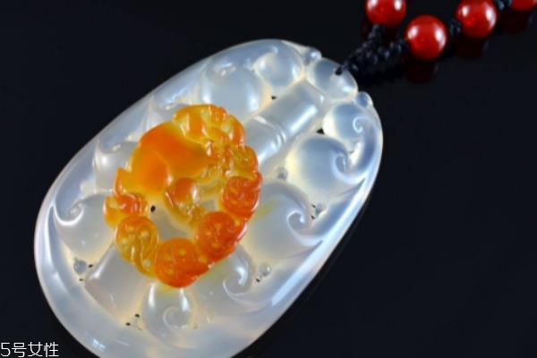 冰彩玉髓一般值多少钱 不算太昂贵 冰彩玉髓一般值多少钱 不算太昂贵