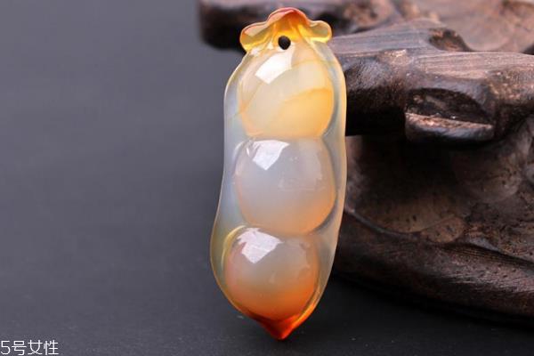 冰彩玉髓一般值多少钱 不算太昂贵 冰彩玉髓一般值多少钱 不算太昂贵