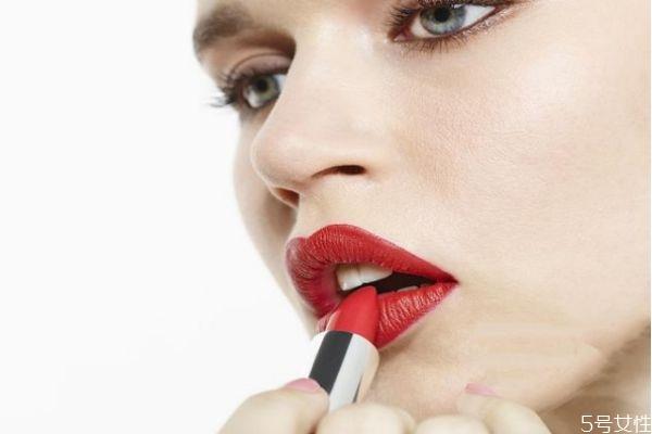 口红怎么洗卸掉 唇部可以不用卸妆水卸吗 口红怎么洗卸掉 唇部可以不用卸妆水卸吗