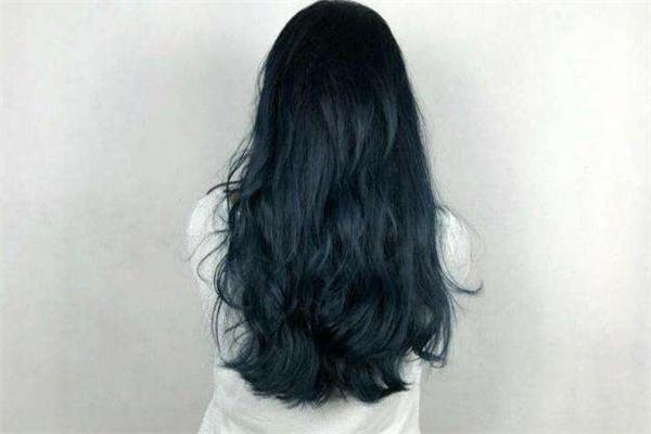 蓝黑色头发需要漂吗 蓝黑色头发不漂可以染吗 蓝黑色头发需要漂吗 蓝黑色头发不漂可以染吗