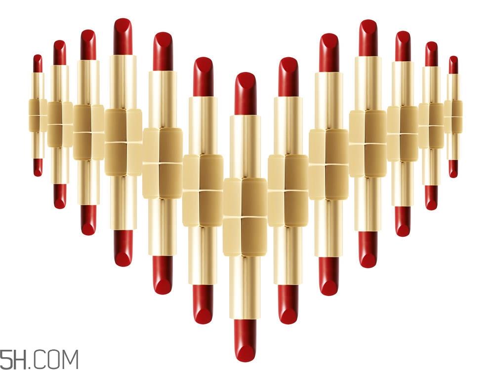 涂口红前要涂粉饼打底 涂口红用粉饼打底的好处 涂口红前要涂粉饼打底 涂口红用粉饼打底的好处