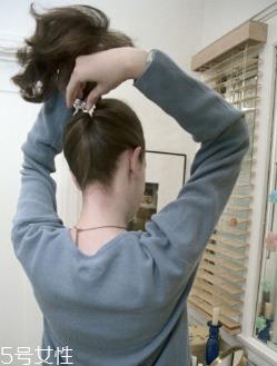 完美高马尾怎么扎好看 3步骤超快教学 完美高马尾怎么扎好看 3步骤超快教学