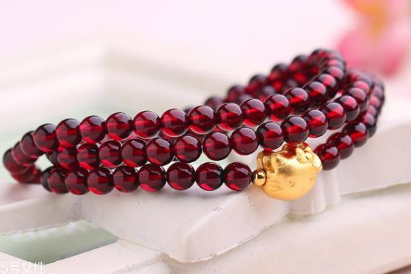 石榴石手链什么颜色好 对价格影响很大 石榴石手链什么颜色好 对价格影响很大