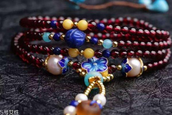 石榴石手链什么颜色好 对价格影响很大 石榴石手链什么颜色好 对价格影响很大