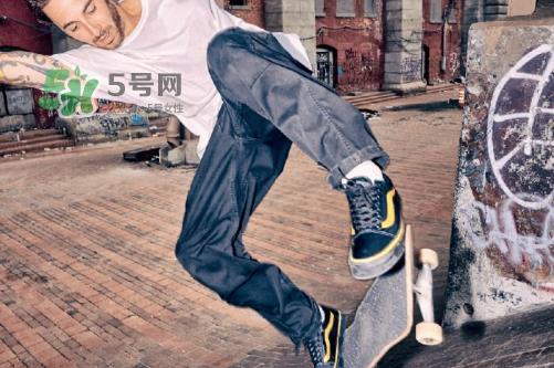 opening ceremony与vans联名帆布鞋多少钱_哪几款颜色? opening ceremony与vans联名帆布鞋多少钱_哪几款颜色?