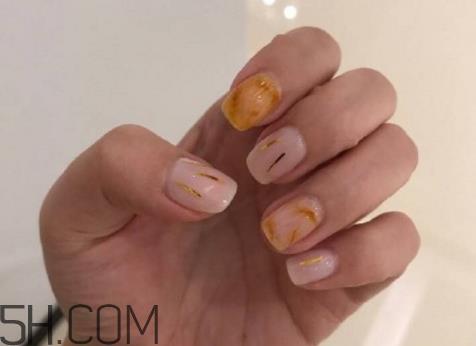 美甲后如何洗掉?秋冬焦糖色美甲图片 美甲后如何洗掉?秋冬焦糖色美甲图片