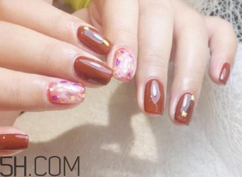 美甲后如何洗掉?秋冬焦糖色美甲图片 美甲后如何洗掉?秋冬焦糖色美甲图片