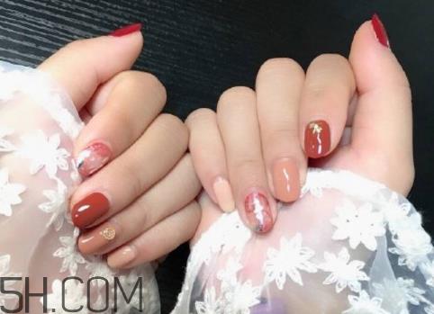 美甲后如何洗掉?秋冬焦糖色美甲图片 美甲后如何洗掉?秋冬焦糖色美甲图片