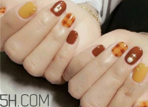 美甲后如何洗掉?秋冬焦糖色美甲图片 美甲后如何洗掉?秋冬焦糖色美甲图片