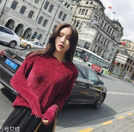 丝绒毛衣怎么搭配?优雅气质全靠它 丝绒毛衣怎么搭配?优雅气质全靠它