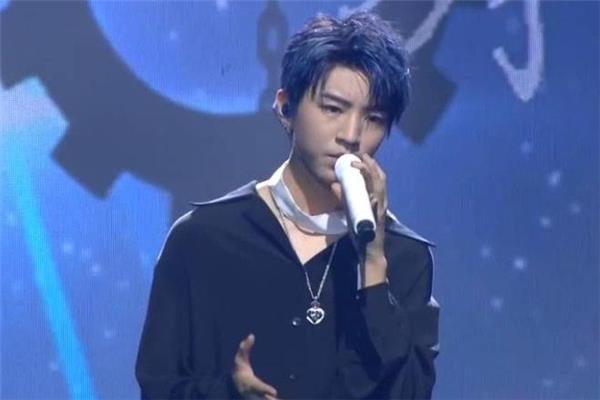 雾蓝色头发需要漂吗 雾蓝色头发怎么染 雾蓝色头发需要漂吗 雾蓝色头发怎么染