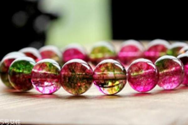 西瓜碧玺手链的价格 色泽很重要 西瓜碧玺手链的价格 色泽很重要