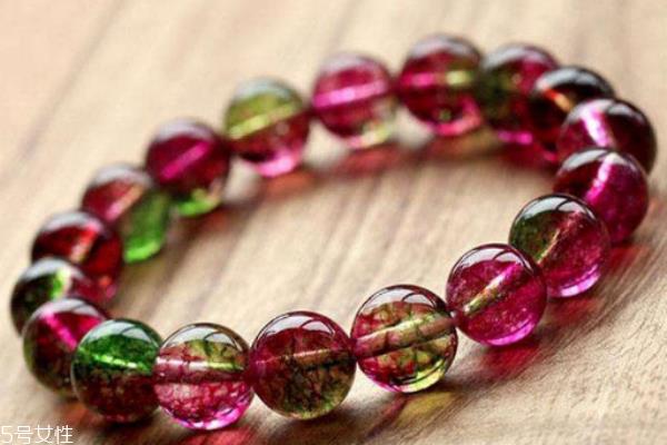 西瓜碧玺手链的价格 色泽很重要 西瓜碧玺手链的价格 色泽很重要