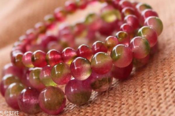西瓜碧玺手链的价格 色泽很重要 西瓜碧玺手链的价格 色泽很重要