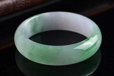 ​芙蓉种翡翠和糯种翡翠有什么区别 芙蓉种翡翠是冰糯种吗