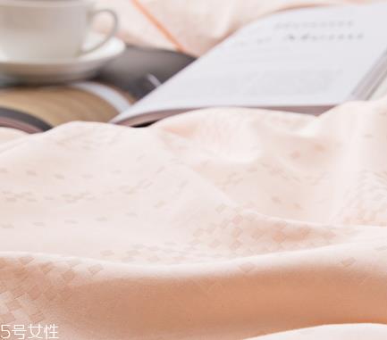 蚕丝被用什么被套好 被套这样挑选